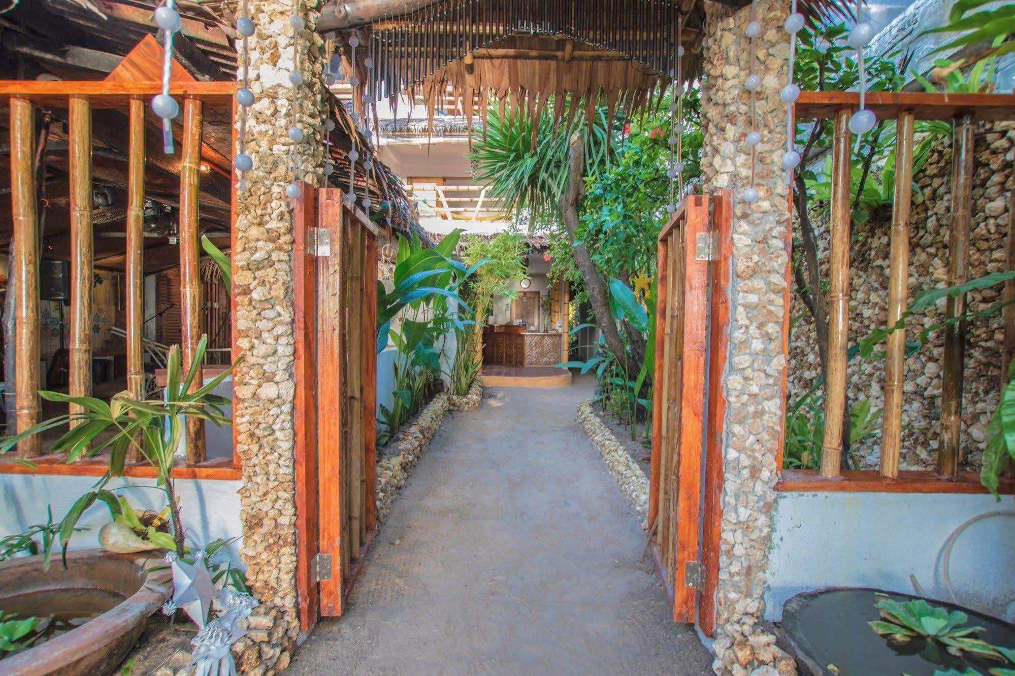Bamboo Bungalows Resthouse Balabag  Экстерьер фото