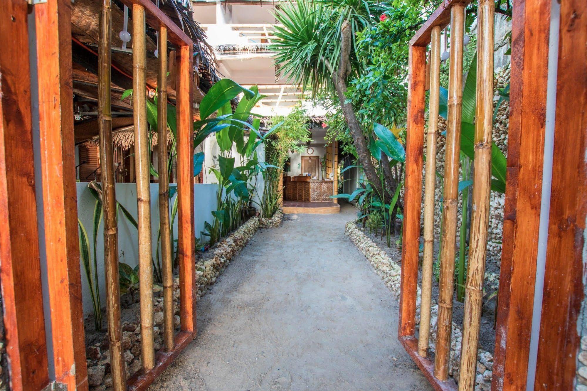 Bamboo Bungalows Resthouse Balabag  Экстерьер фото