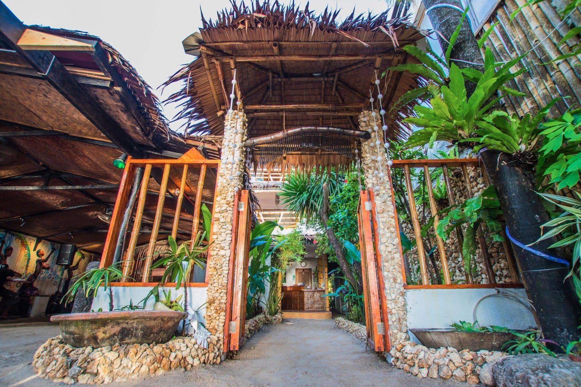 Bamboo Bungalows Resthouse Balabag  Экстерьер фото